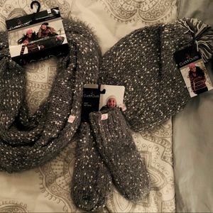 Cuddl Duds Hat, Scarf & Mittens Set